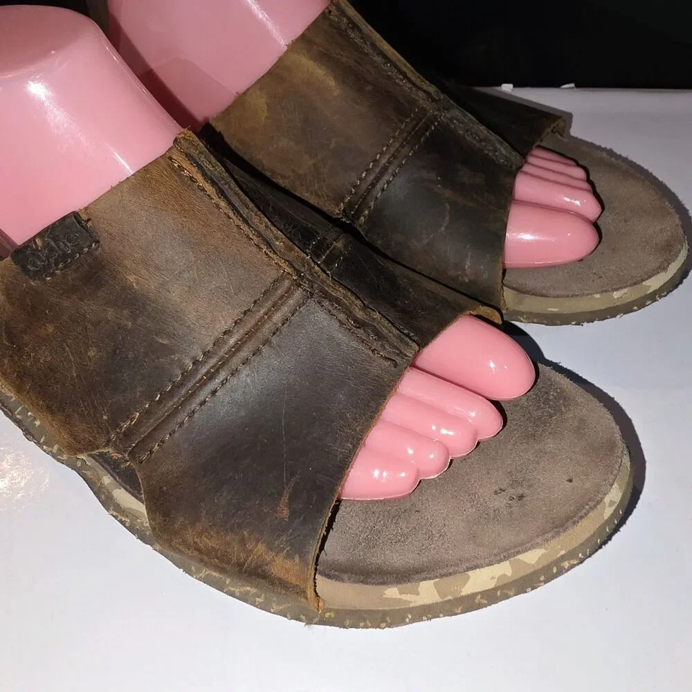 CUSHE ARGOS Sz 10 Brown Distressed Leather Beach Casual Logo Slides Sandals